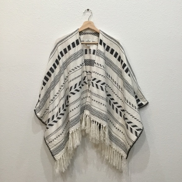 𝅺AMERICAN Eagle Southwestern bohemian style poncho - Picture 2 of 5